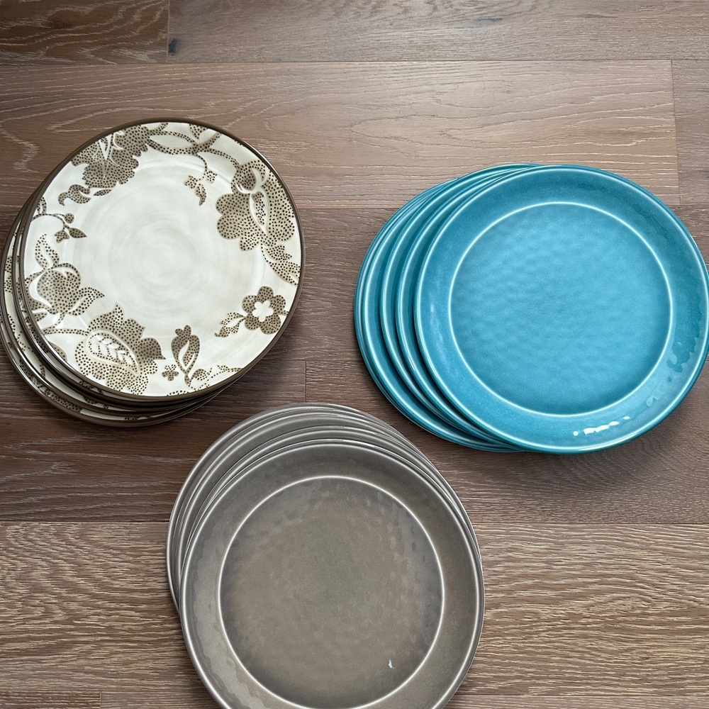 Set of 15 melamine Floral, Teal, and Gray Plates - Picture 1 of 5